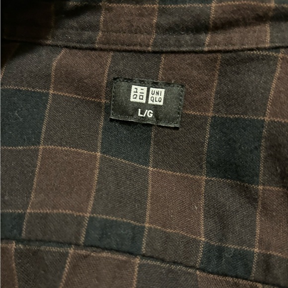 2 Uniqlo men’s button up dress shirts size large (worn) (both colours included) - Picture 6 of 7